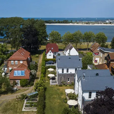 Fischerhaeuser Heiligenhafen